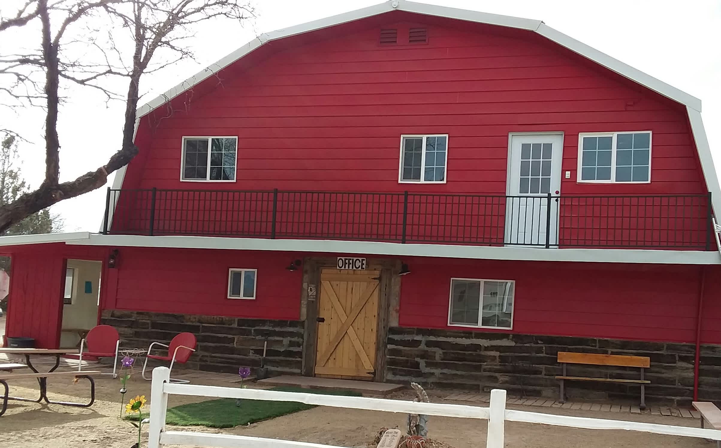 Benson Redbarn and Fixins'