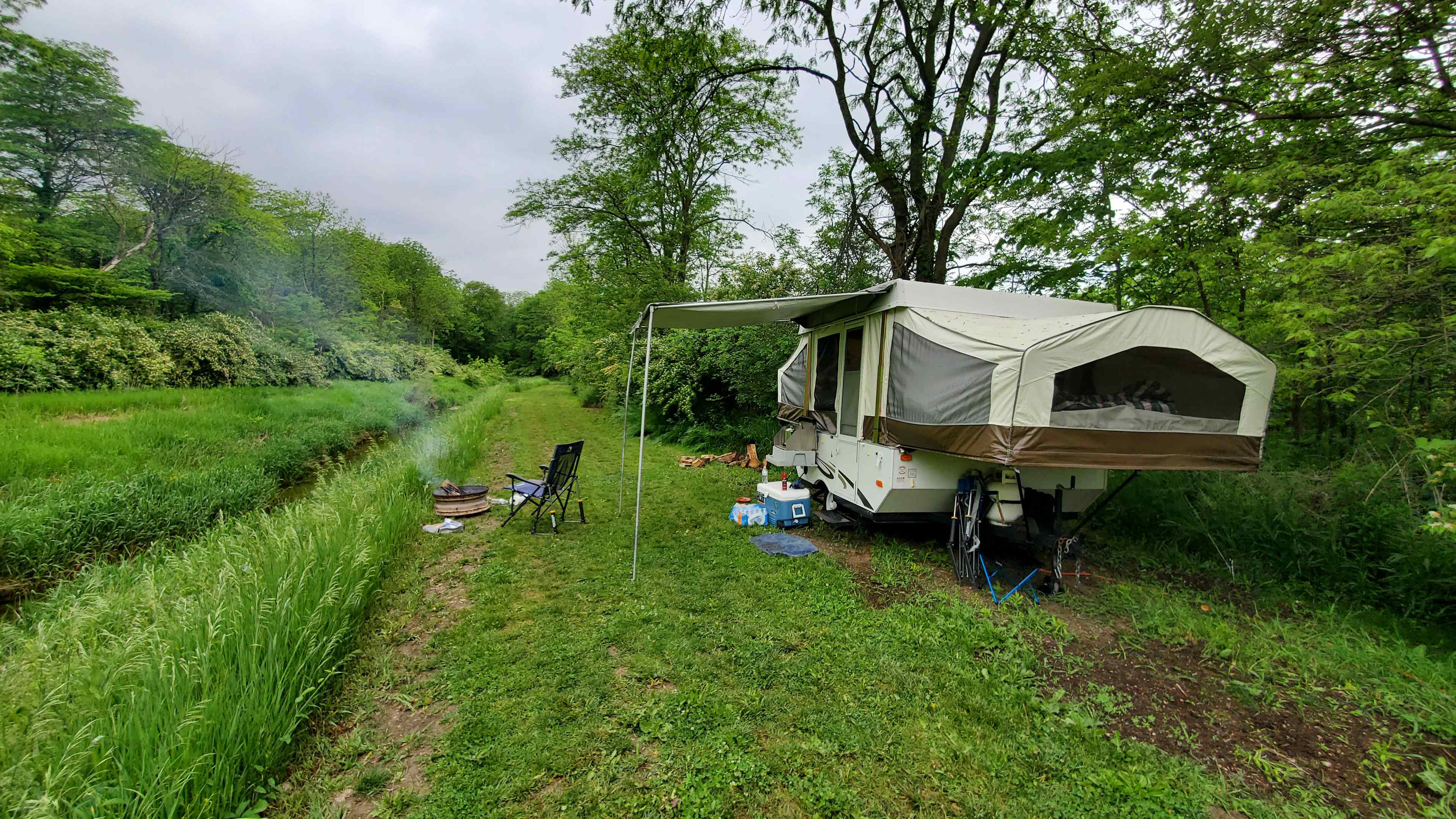 Rusty's Retreat with pond and river