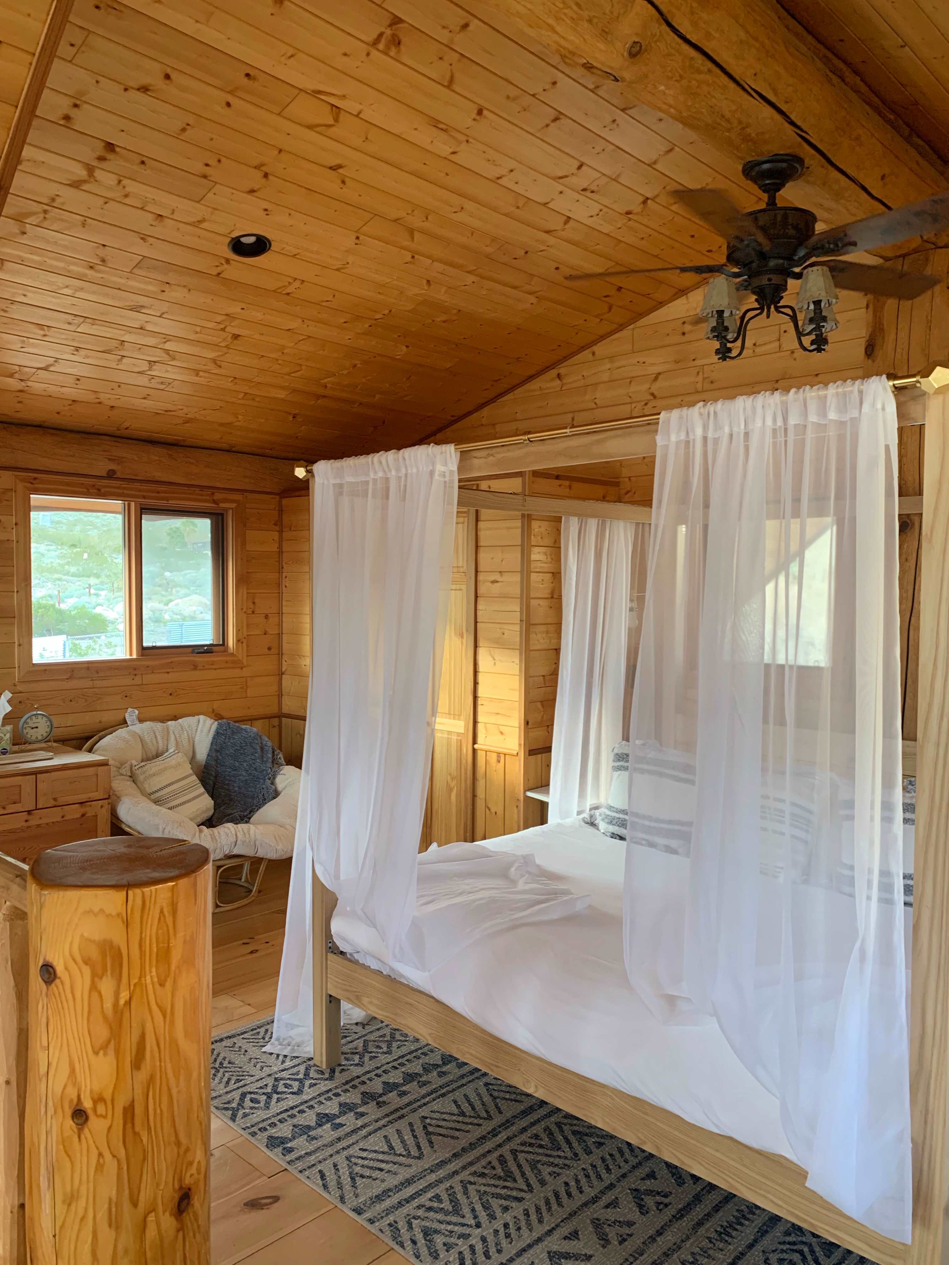 Whitewater Cabin: Desert Retreat