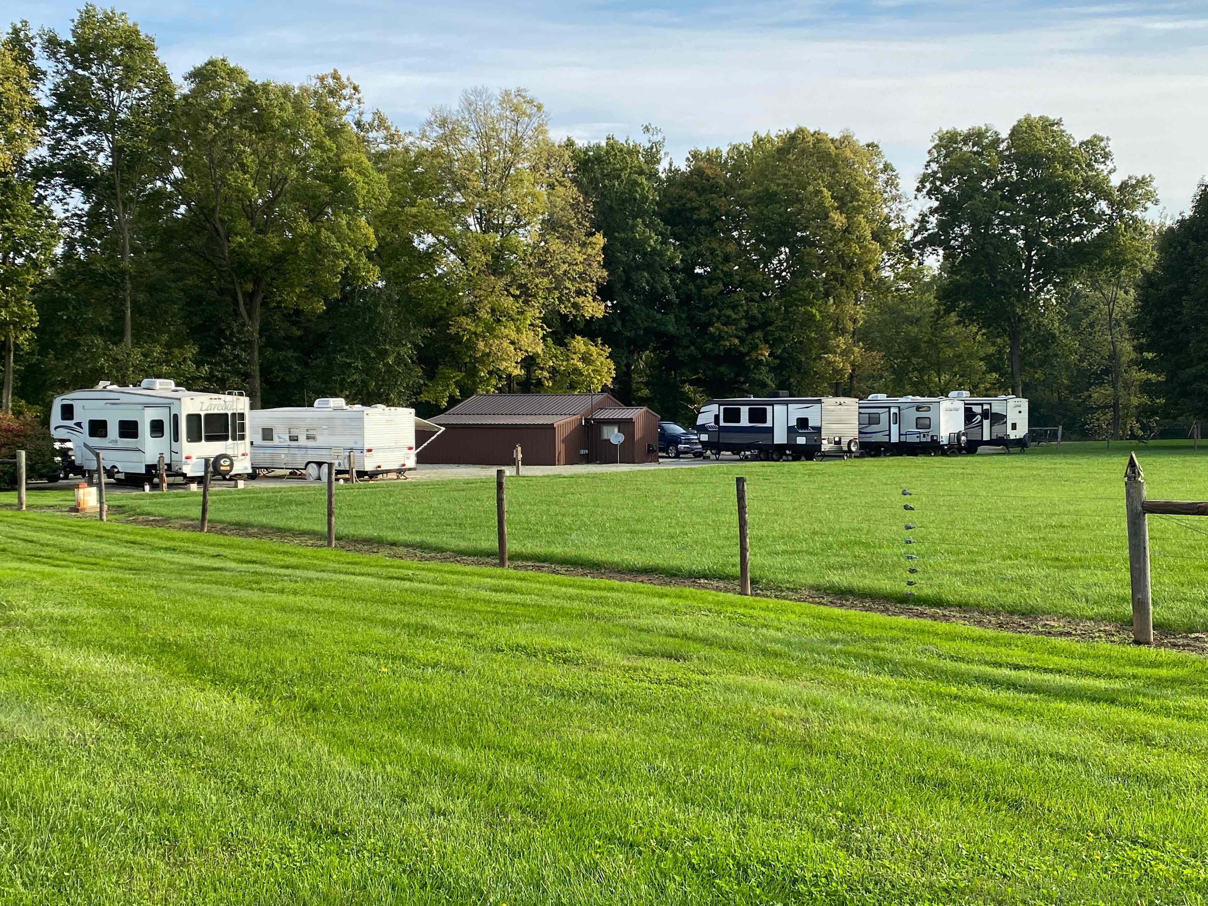 Five full hook ups with Camp Shack in Middle