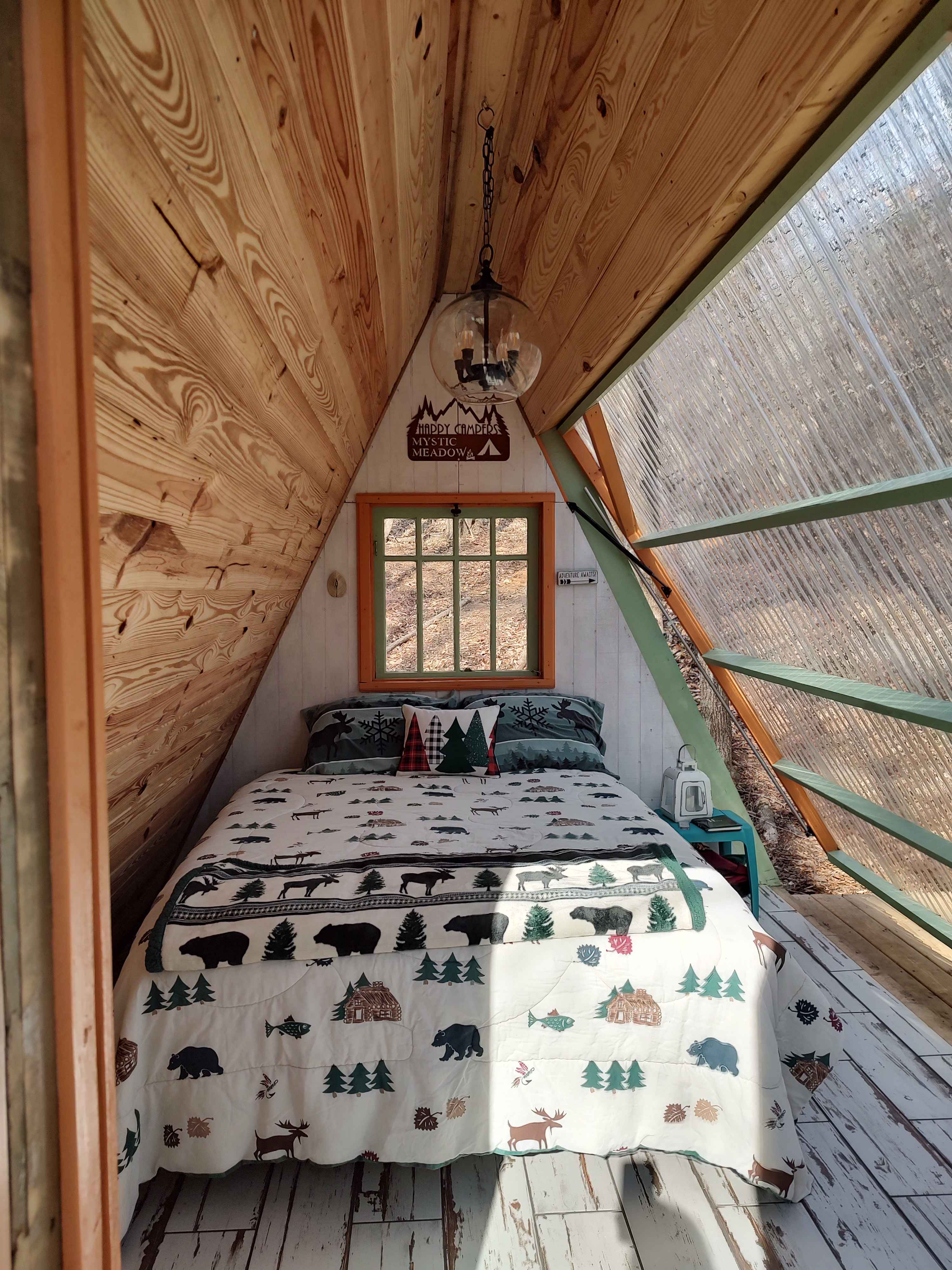 Queen size bed with sheets, comforter and pillows. Battery operated lights.
