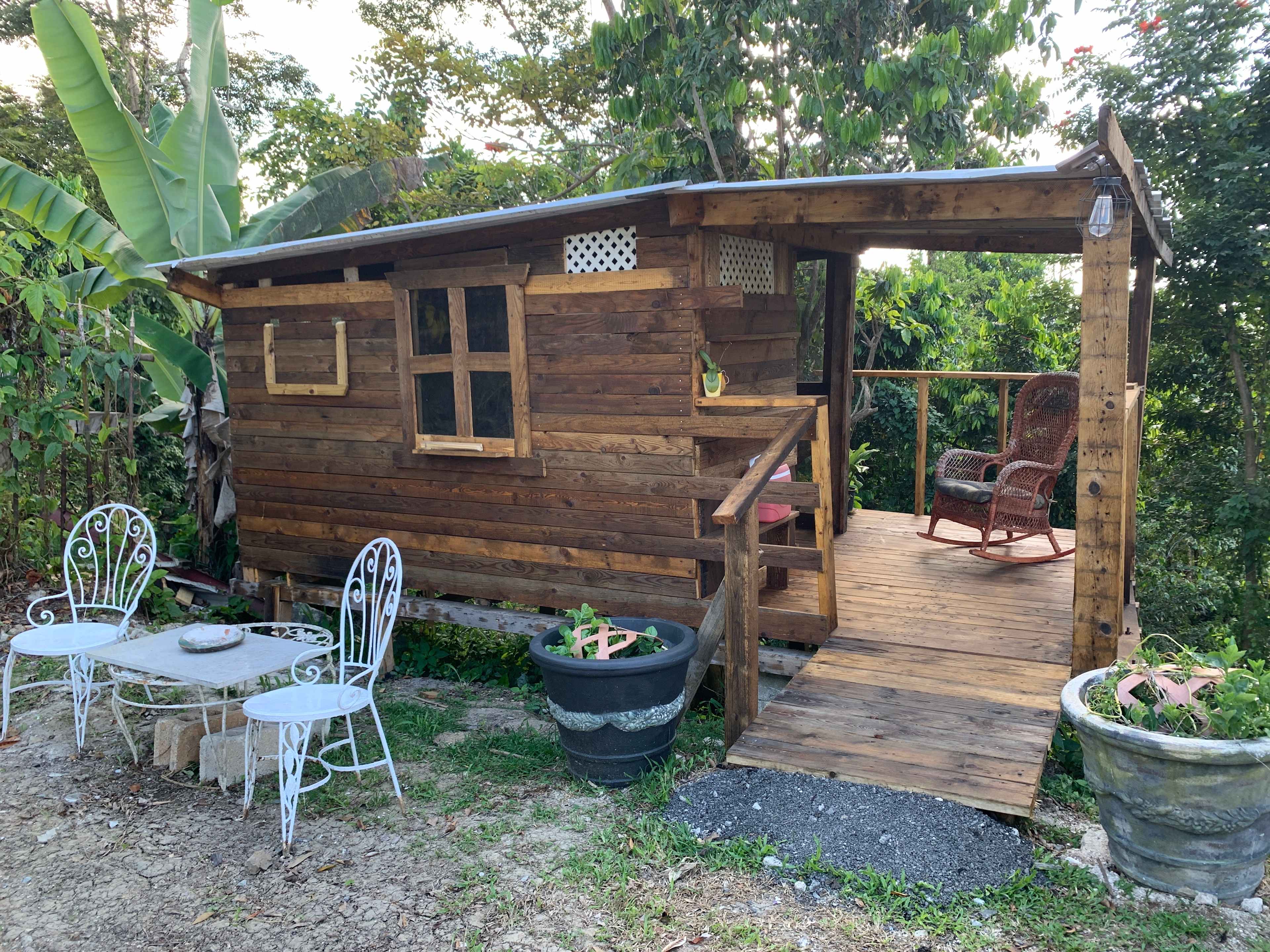Otras opciones: Mini cabaña “Guara-Wao” apta para impedidos. (1x$45-2x$65)