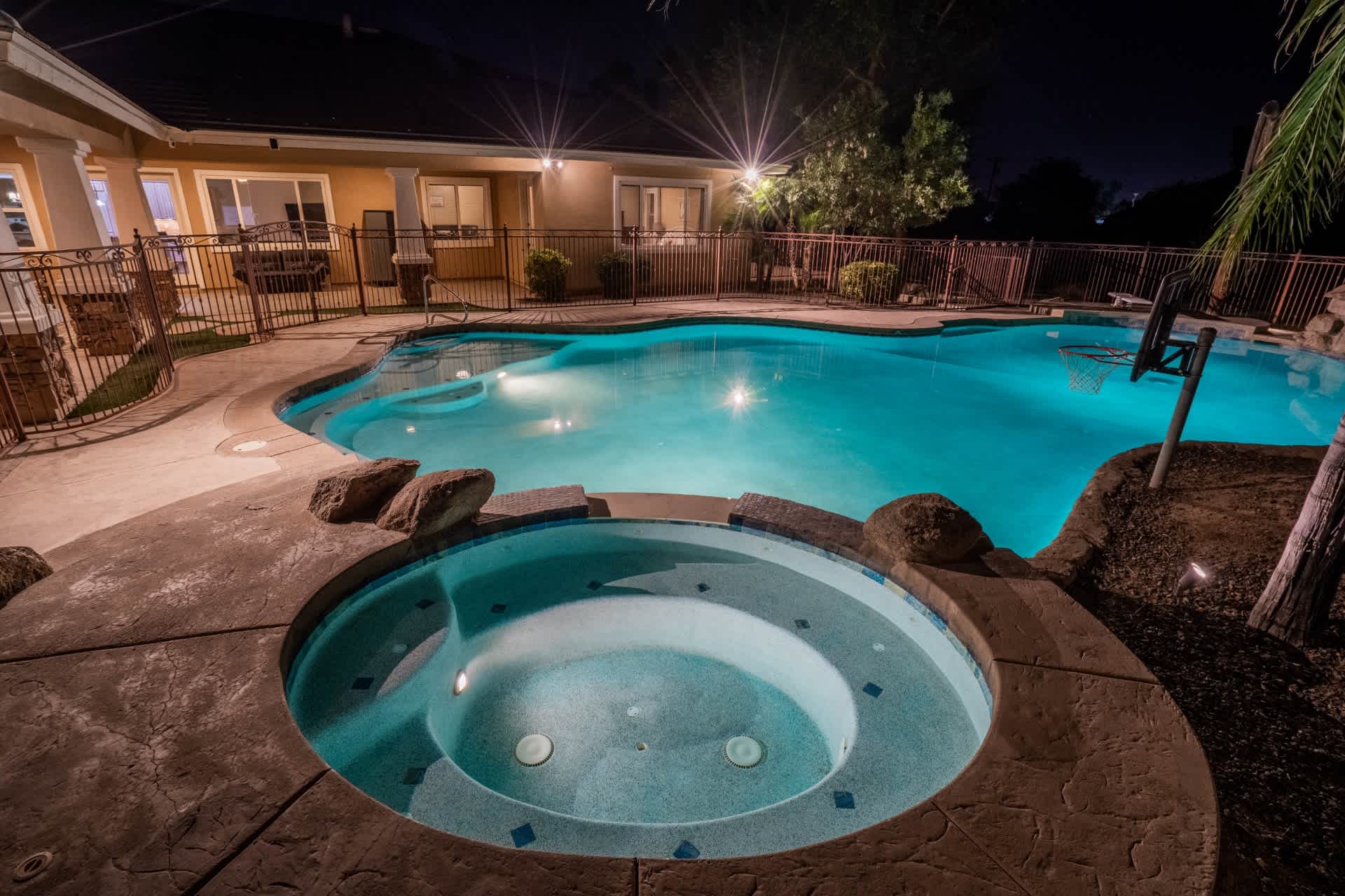 🌴 Gilbert RV hookups + pool/spa