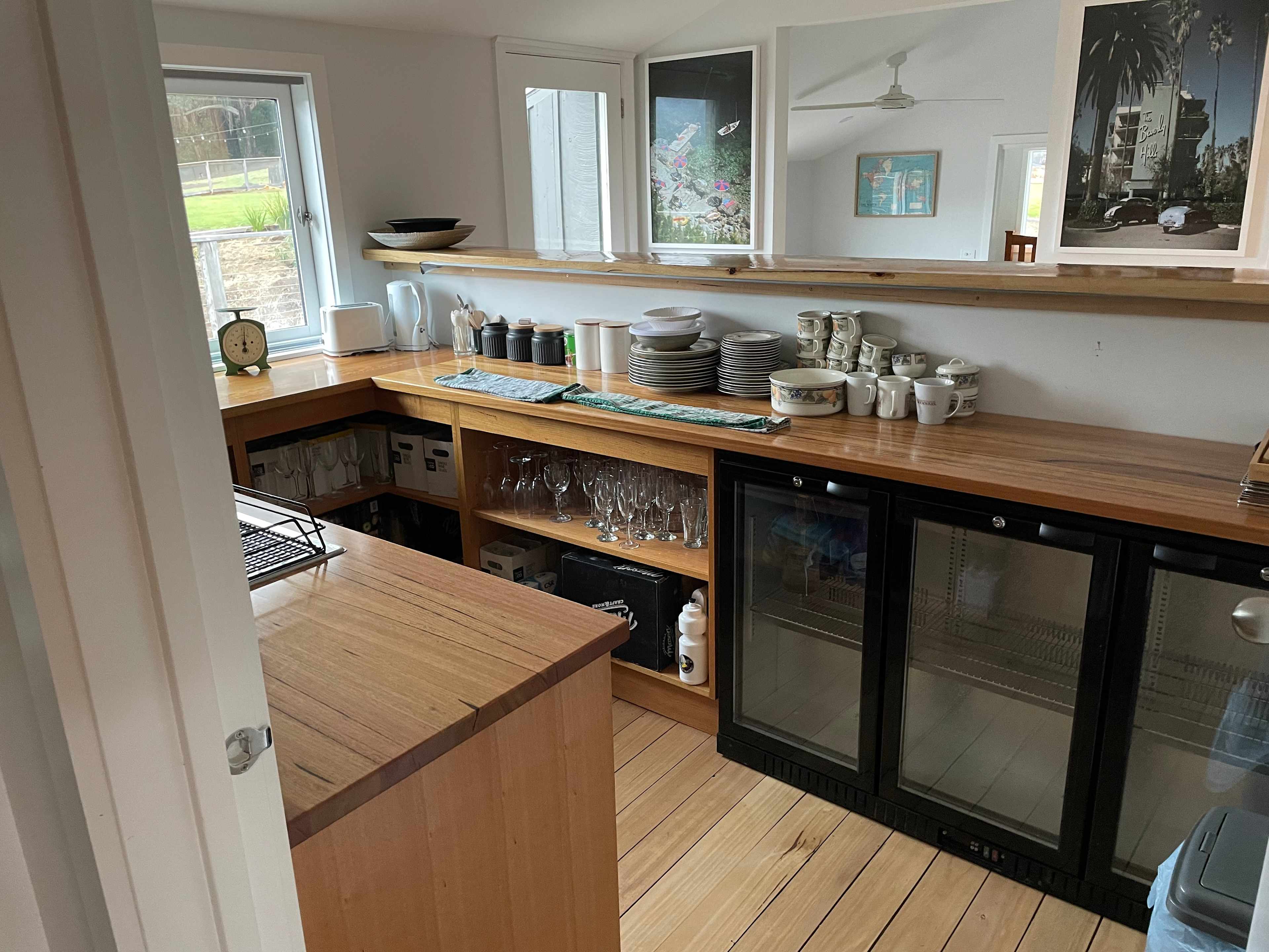 Bar & Kitchenette