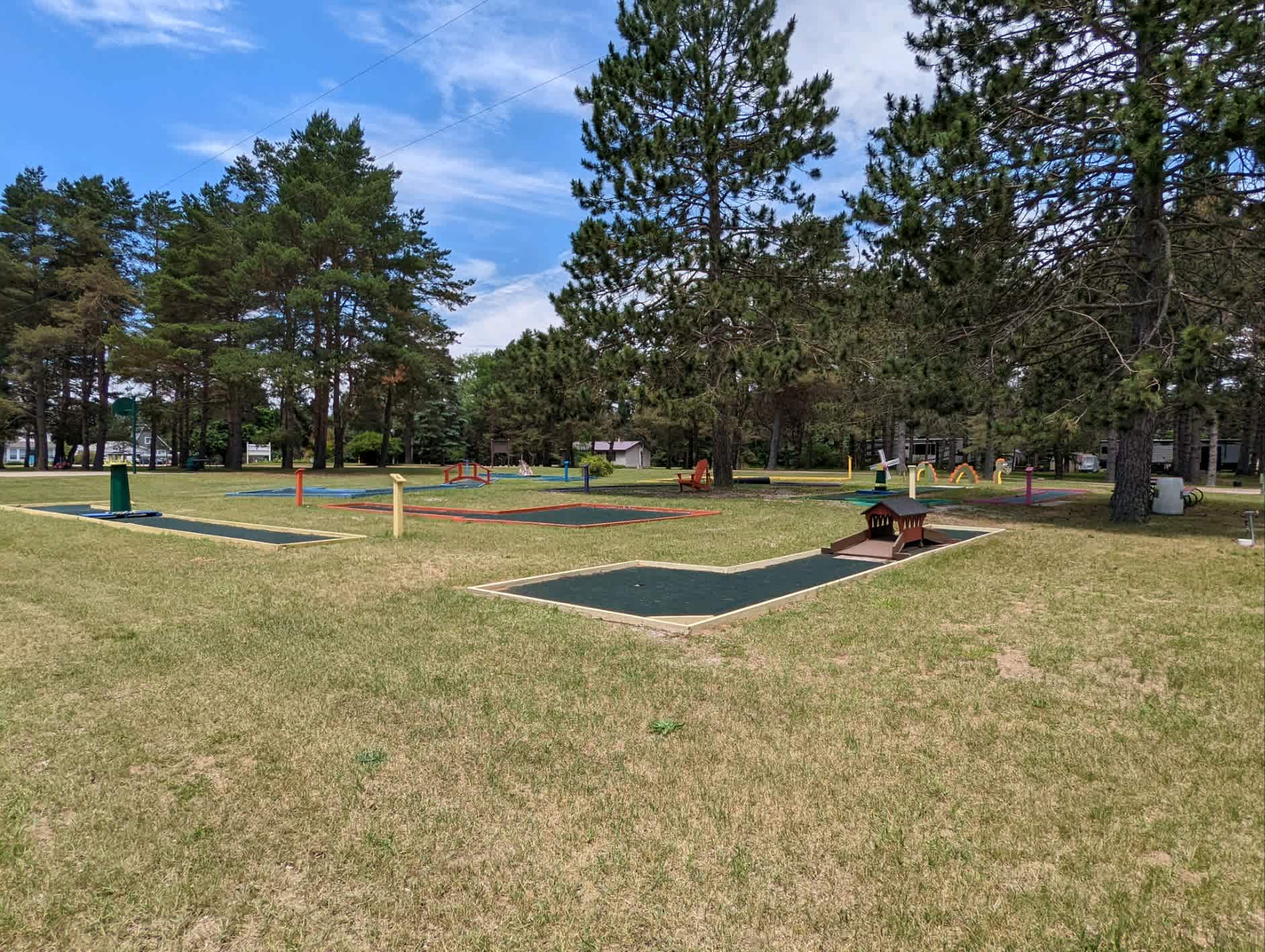 Putt putt golf and horseshoes