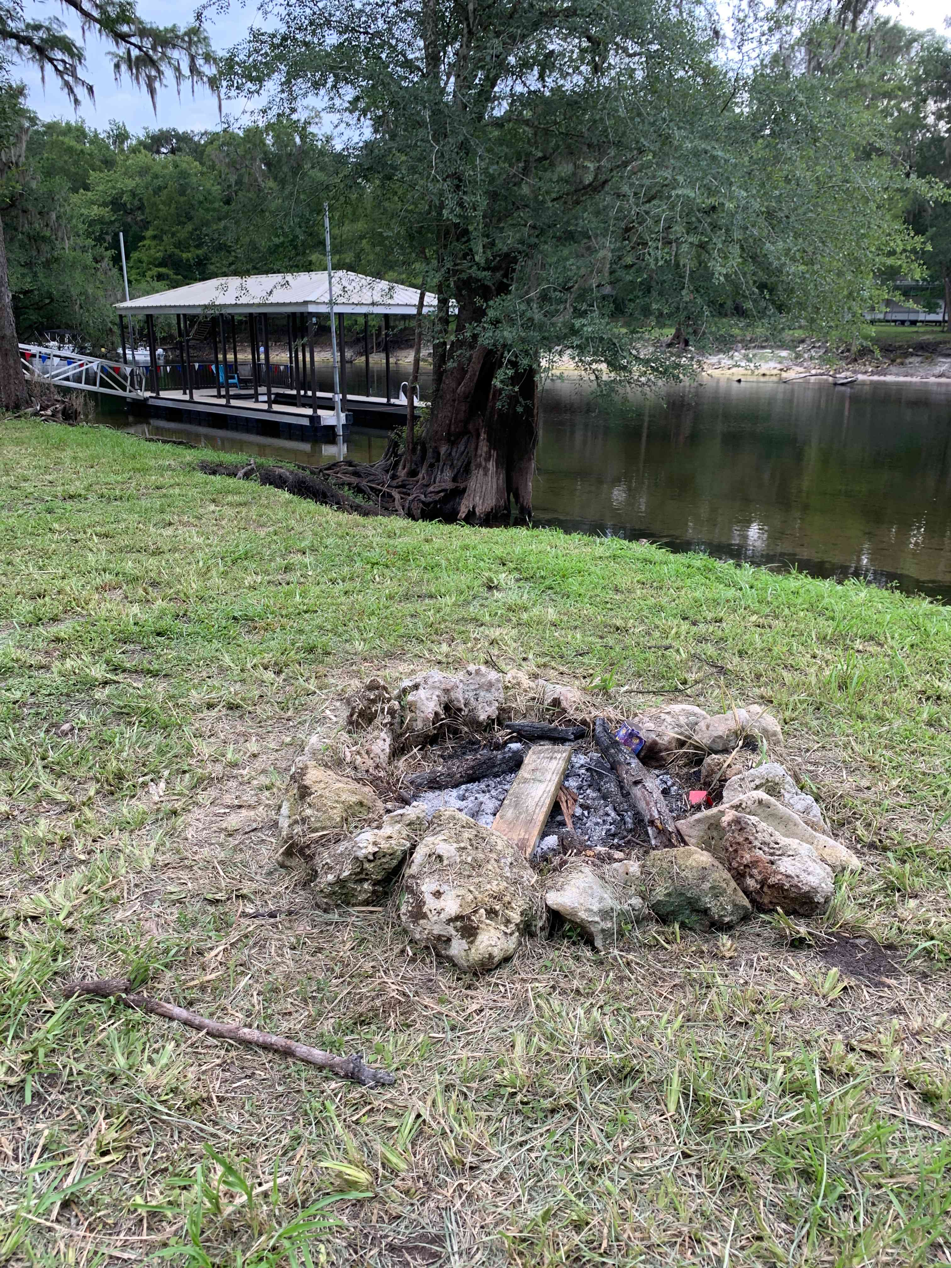 Point fire pit