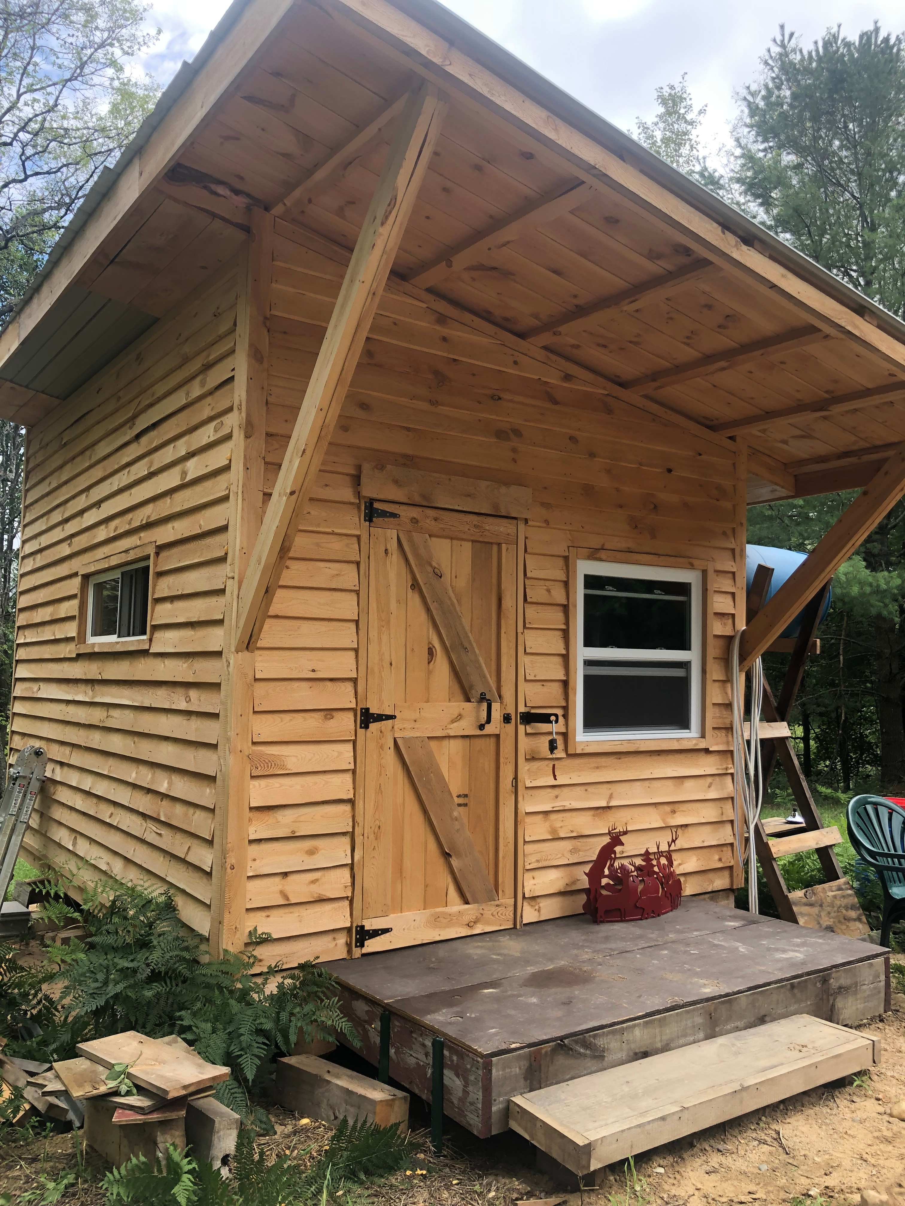Lovely cabin built by Jeff 