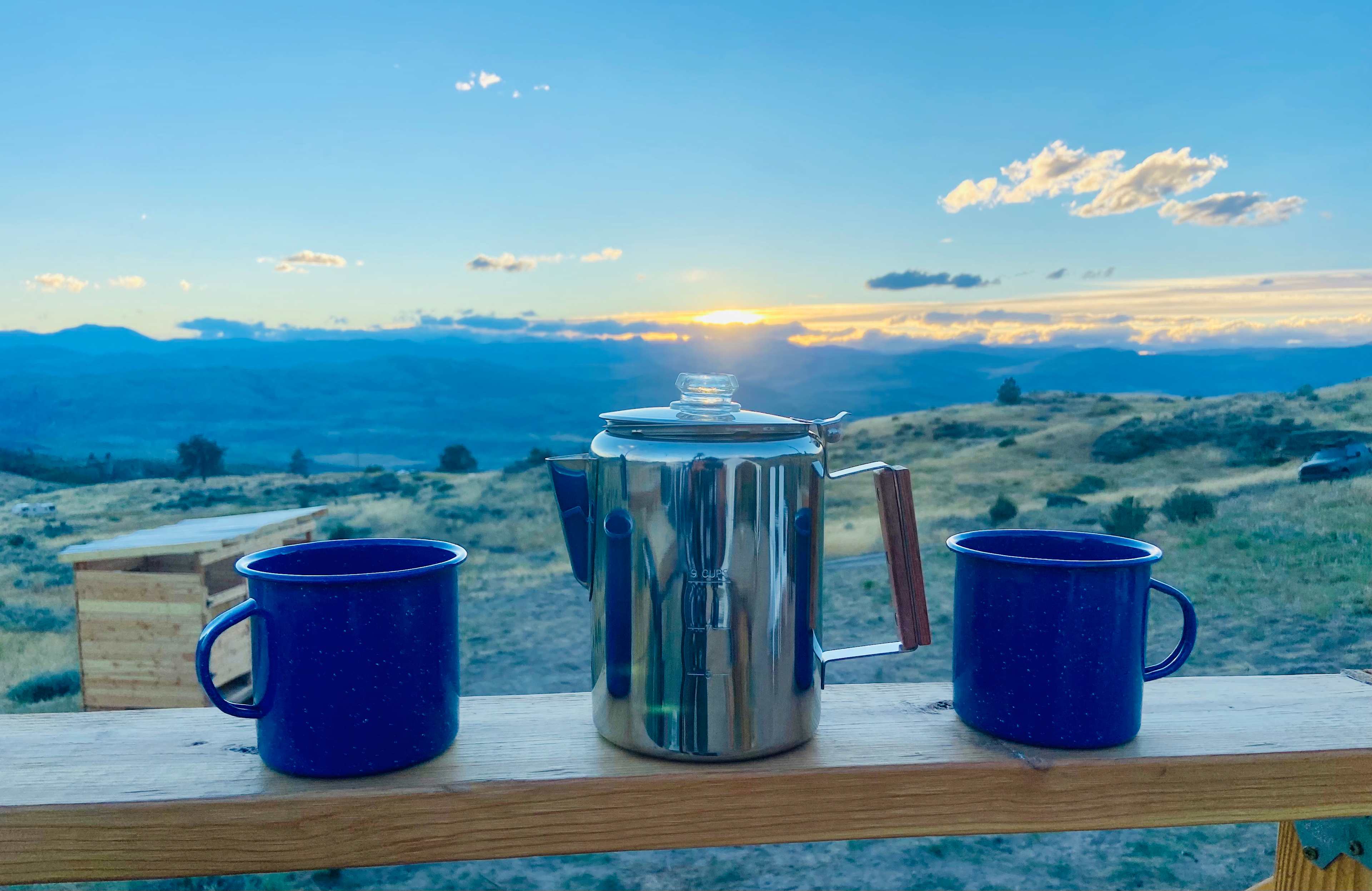 Provided coffee maker and cups