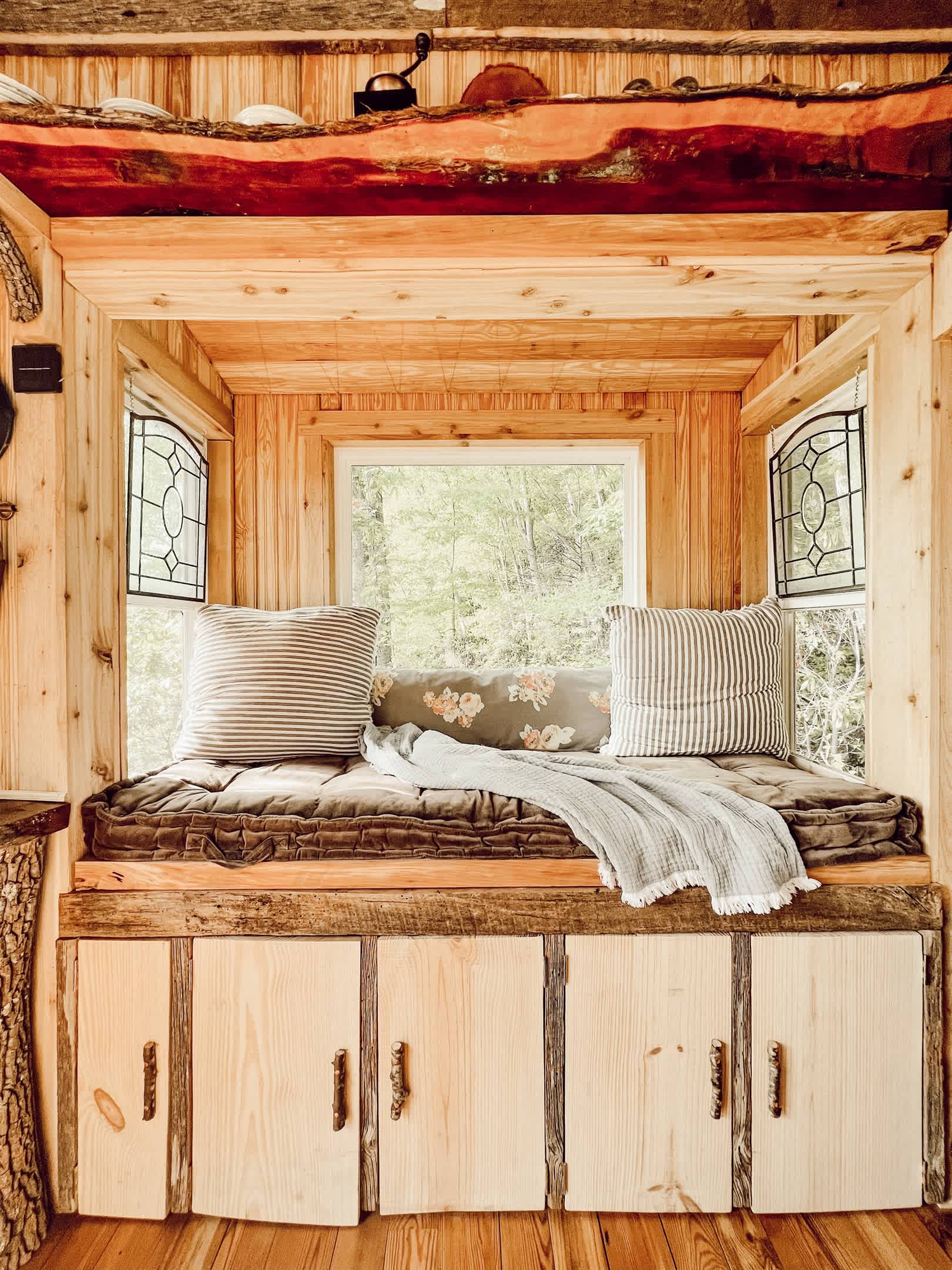 Flowertown Charm Off Grid Treehouse
