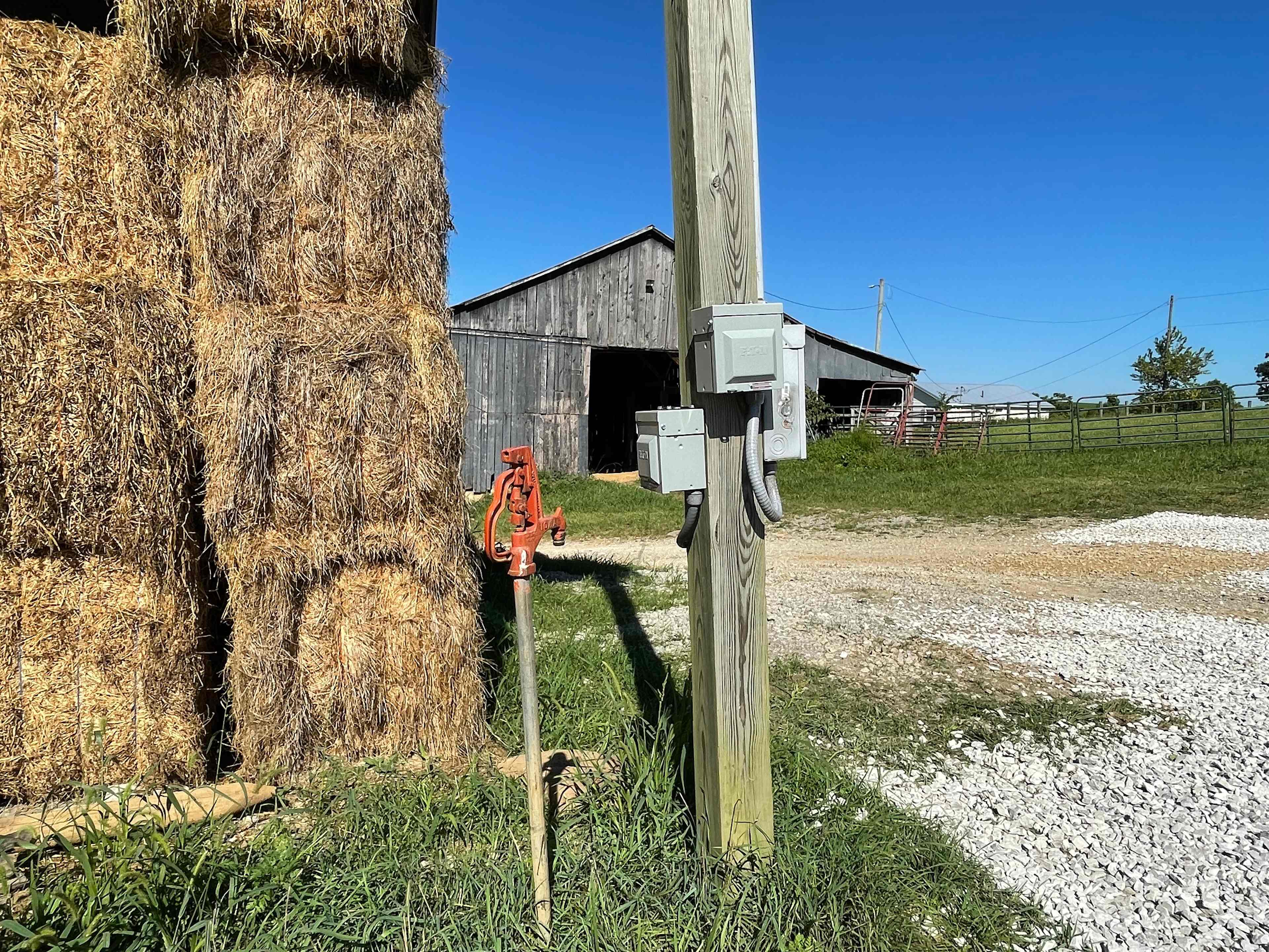 Haymark Farmstays: WALTER'S BARNYARD RV SITE
