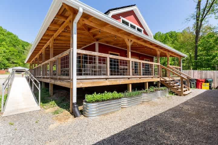HomeGrown HideAways