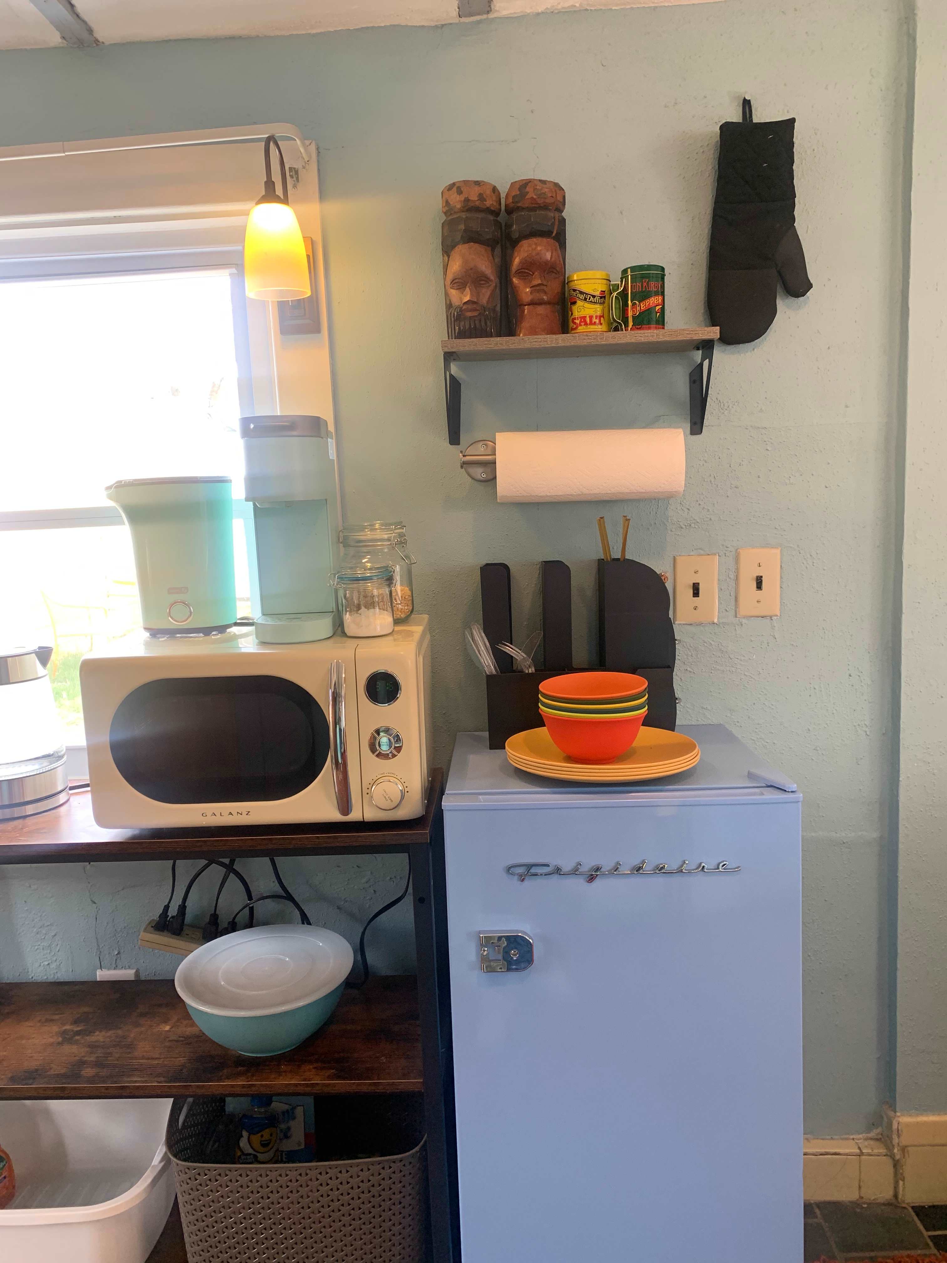 Small kitchen with lots of amenities 