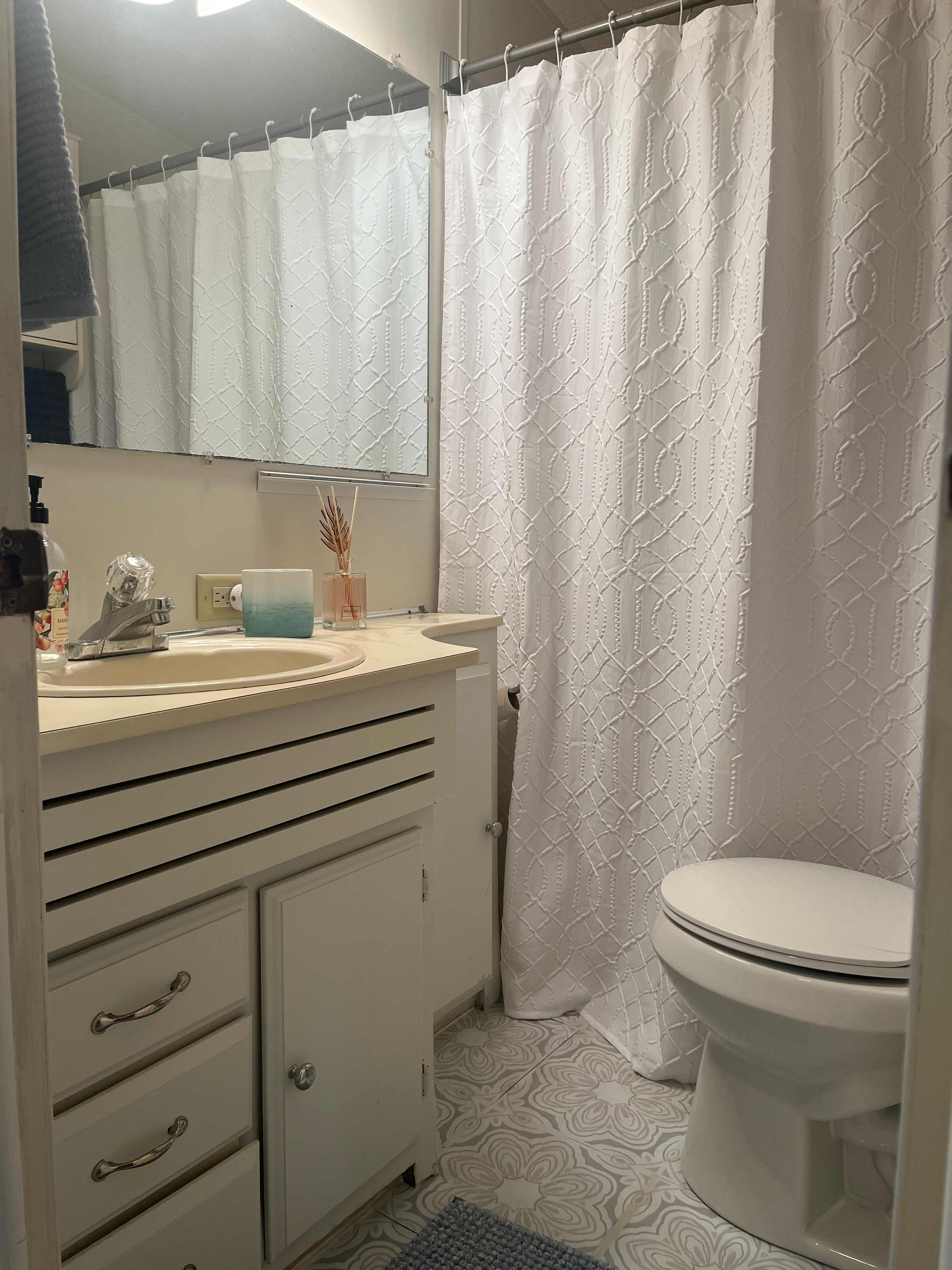 Full bath with shower/tub