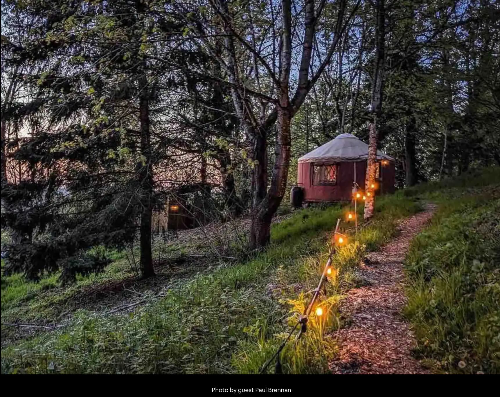 Enjoy our meadow yurt perched on the west bluff of the Powell Butte adjacent to the nature part, with panoramic valley views and nature surrounds!