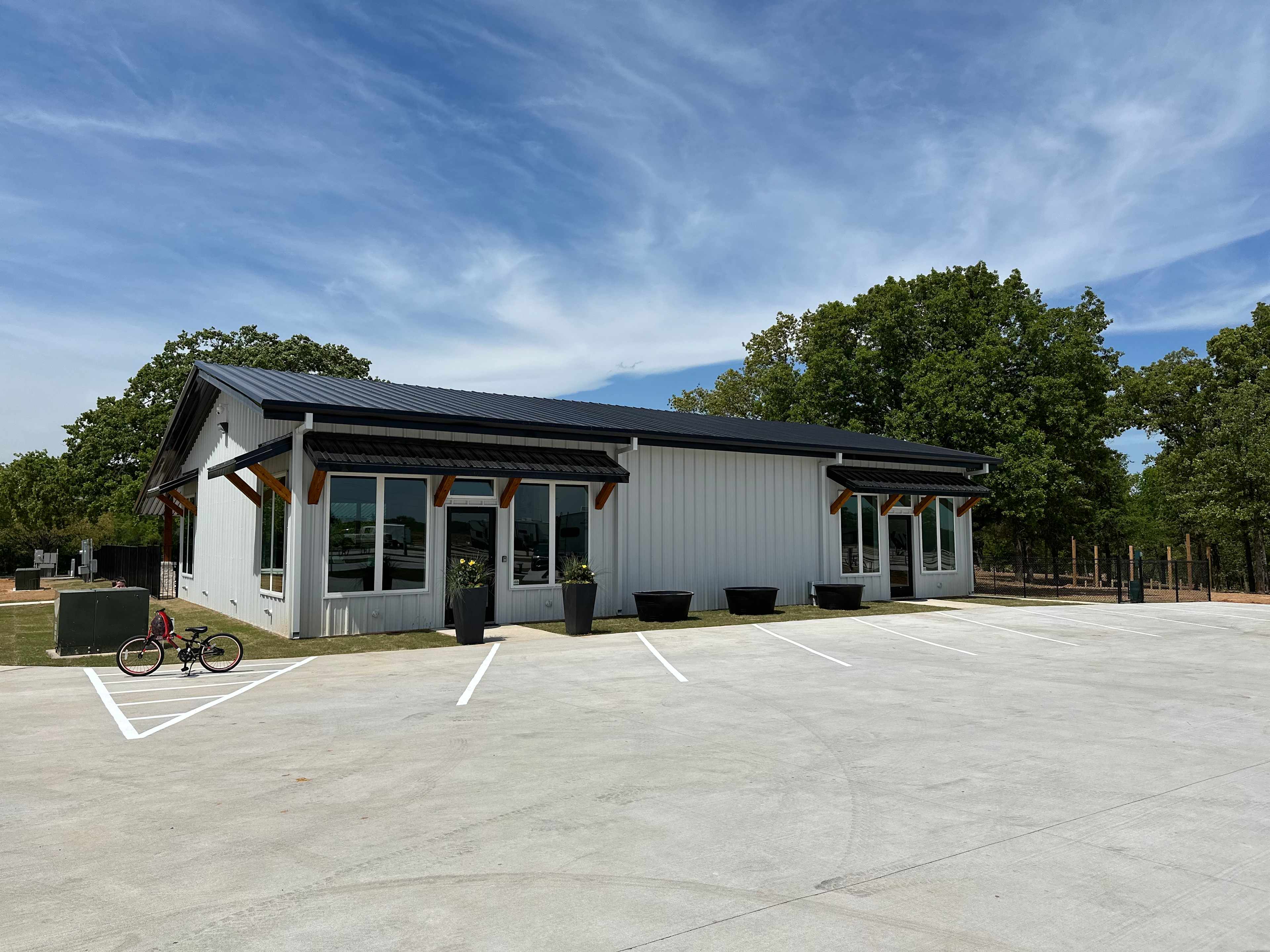 The Oaks On 37 Tiny Homes RV Resort