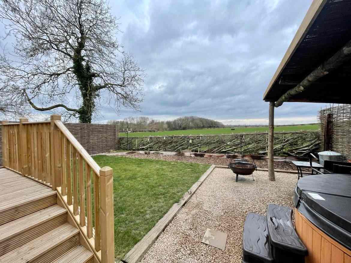 Luxury Shepherds Hut with Hot Tub