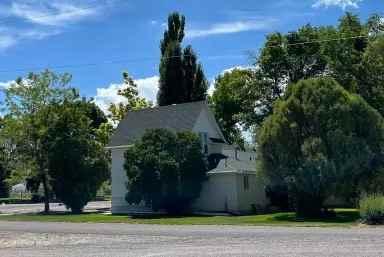 A picture of our historic house in the center of town.
