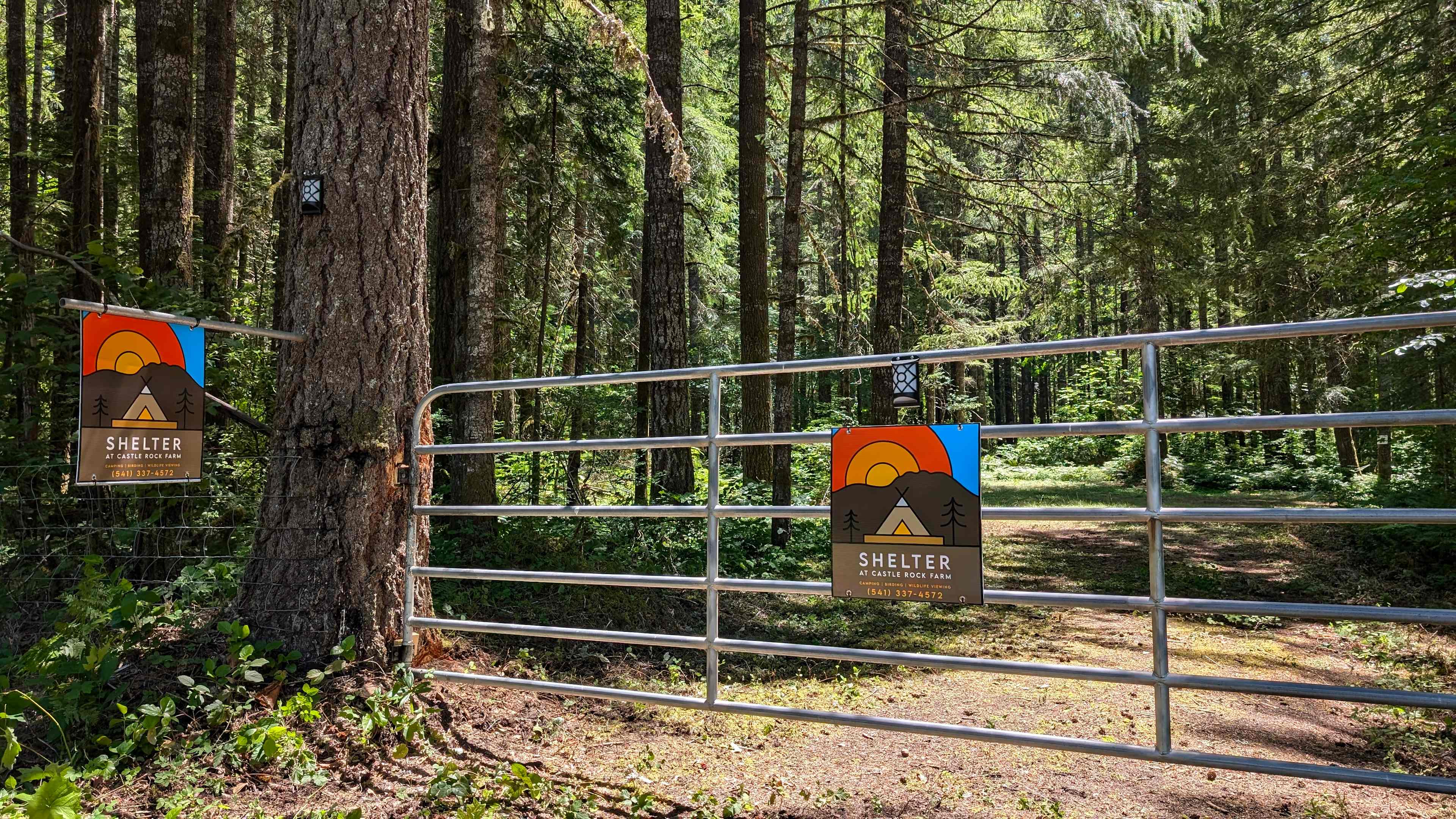 Private gated entrance to Shelter ar Castle Rock Farm.
