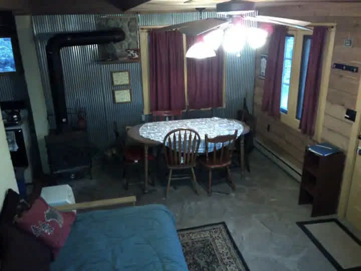 Ozark Estate with Private Cabins