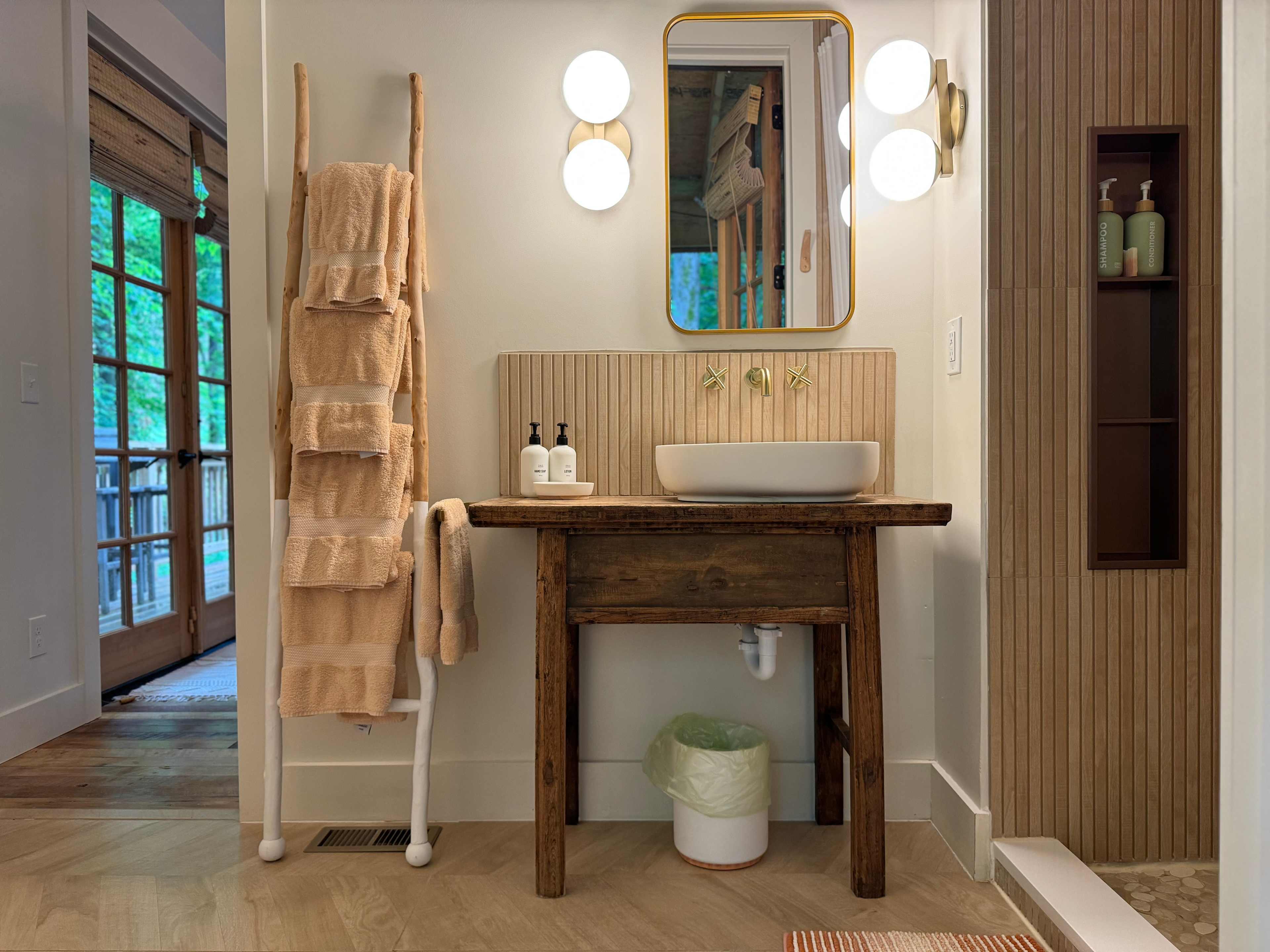 Romantic + Secluded + Hot Tub for 2
