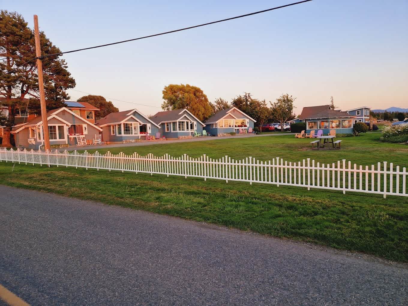 Juan de Fuca Waterfront Hotel & Cottages