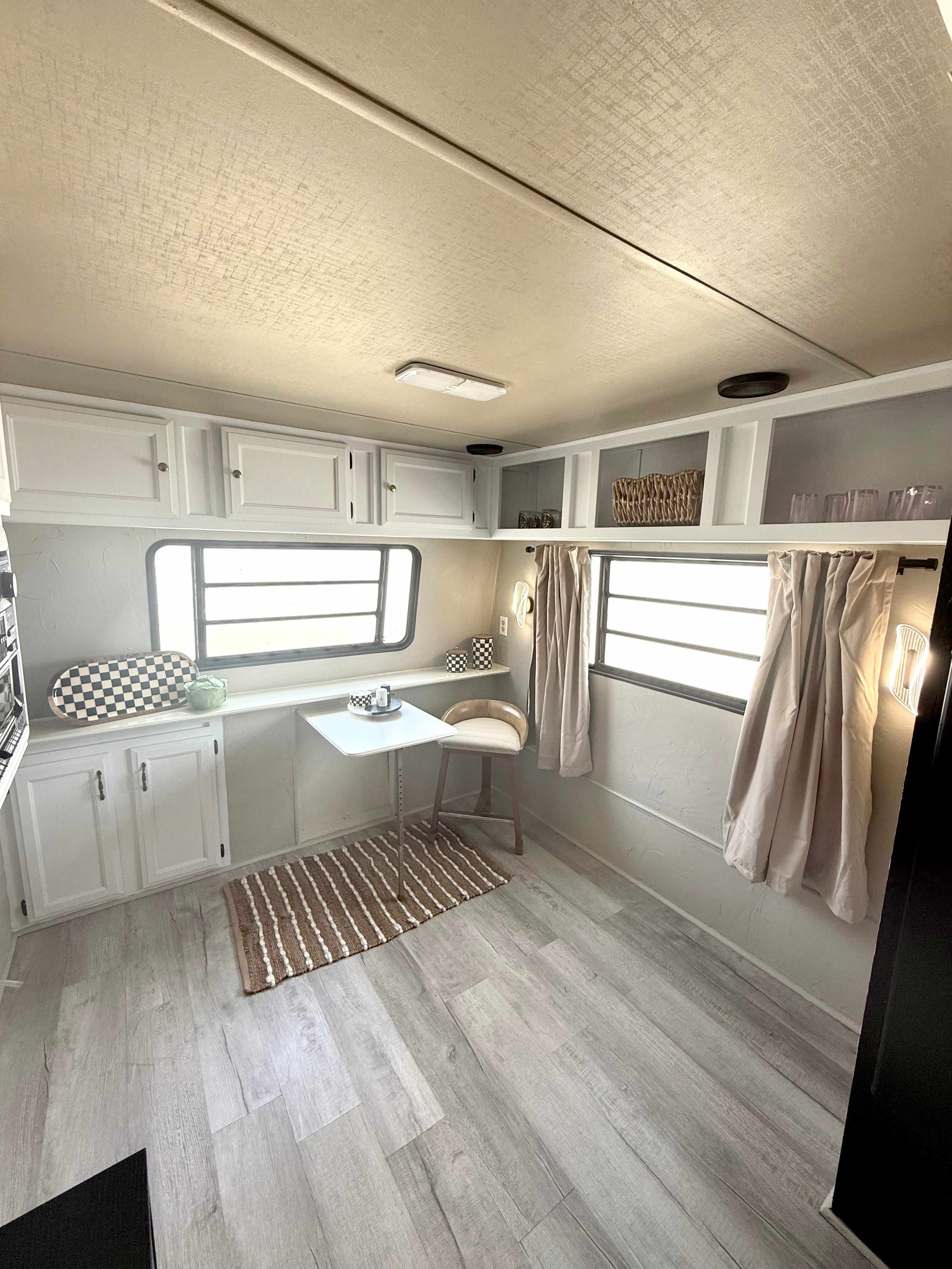Cozy Camper Near The Beach