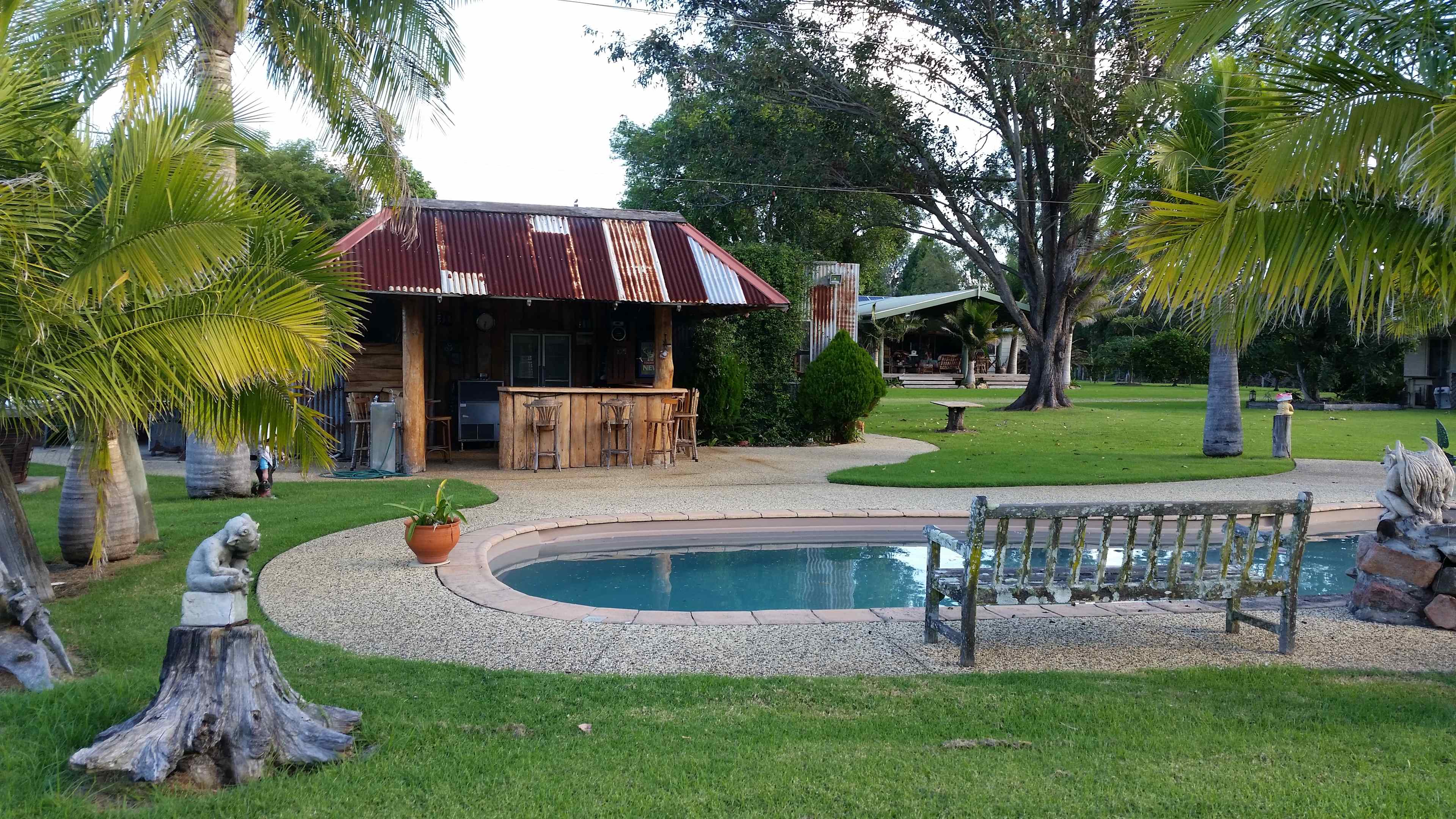 Bar area
Camp kitchen
Pool bbq